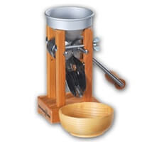 Eschenfelder Kornquetsche mit Alutrichter