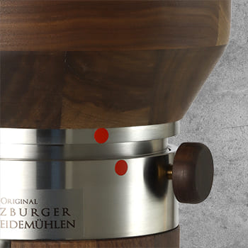 Feststellknopf mit Gewinde aus Messing für Fixierung des Trichters beim Mahlen