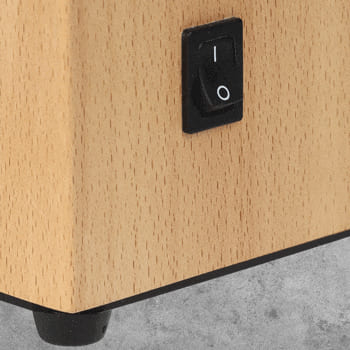 Der einfache Kippschalter so schlicht im Design wie die ganze Getreidemühle 