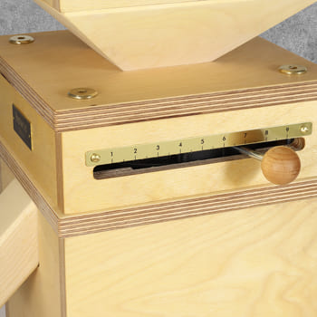 Einstellung der Mehlfeinheit am Hebel mit einer Skala von 1 -9 bei Billy 1