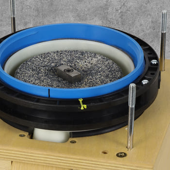 Drehender Mahlstein in der Mahlkammer aus lebensmittelechtem Kunststoff