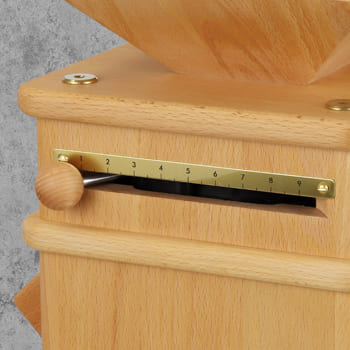 Einstellung der Mehlfeinheit am Hebel mit einer Skala von 1 -9 bei Mühle 2