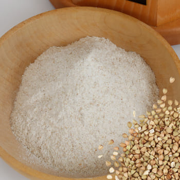 Oktagon 1 mahlt auch den harten Buchweizen problemlos auf Anhieb fein.